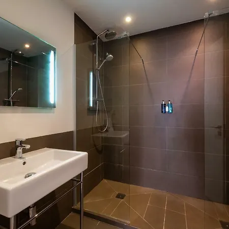 Petit Luxe Tobella Baixos Apartment